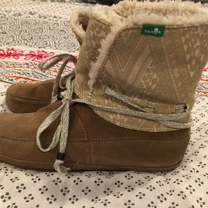 SANUK Boots Women